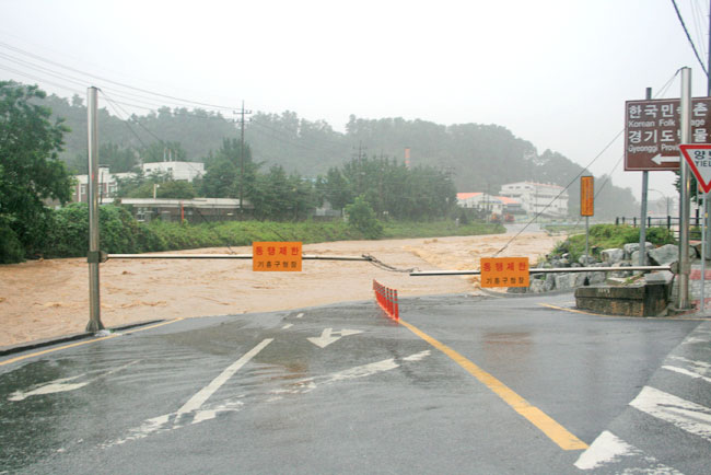 폭우피해-차단된-도박물관-가는-도로