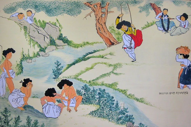 남사는 풍속화 마을로 변신 중