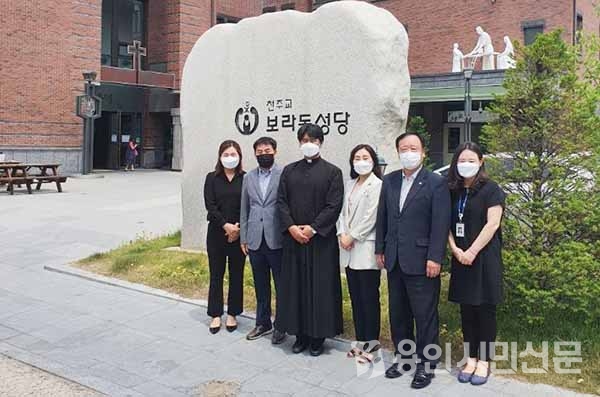 기흥구 보라동 성당, 코로나19 극복 성금 100만원 기탁 기흥구 보라동 성당, 코로나19 극복 성금 100만원 기탁