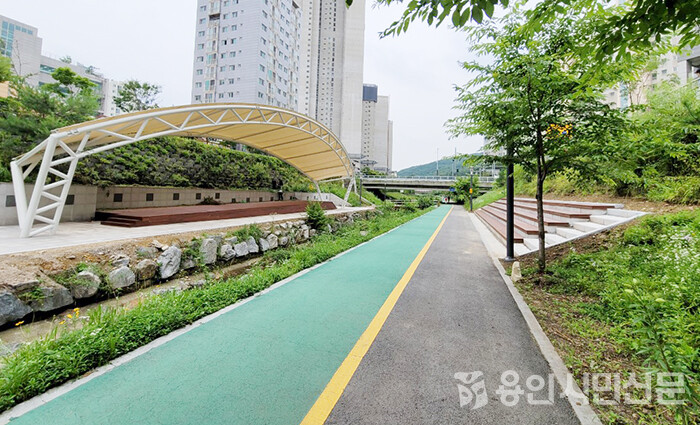 수지구, 신봉동 정평천에 목교·야외무대 등 주민 편의시설 설치 < 지역 < 뉴스 < 기사본문 - 용인시민신문