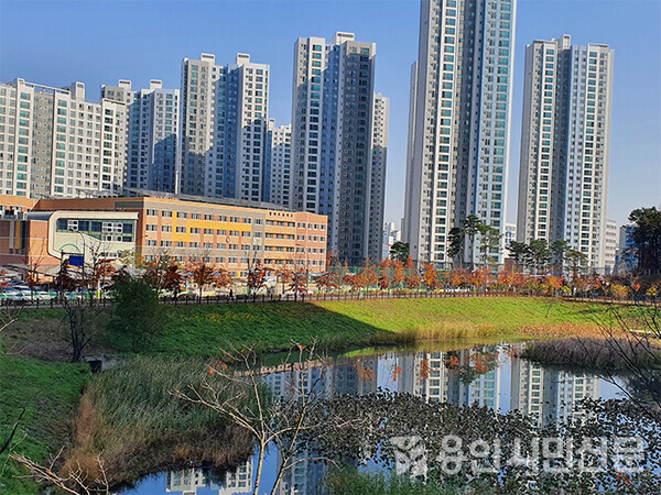 수변공원으로 변한 역동저수지 모습. 2021년
