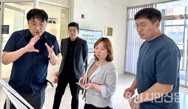 지난 19일 용인시의회 임현수 의원(사진 맨 오른쪽)이 기흥구에 소재한 용인미디어센터와 크리에이터 공유 스튜디오를 점검했다.
