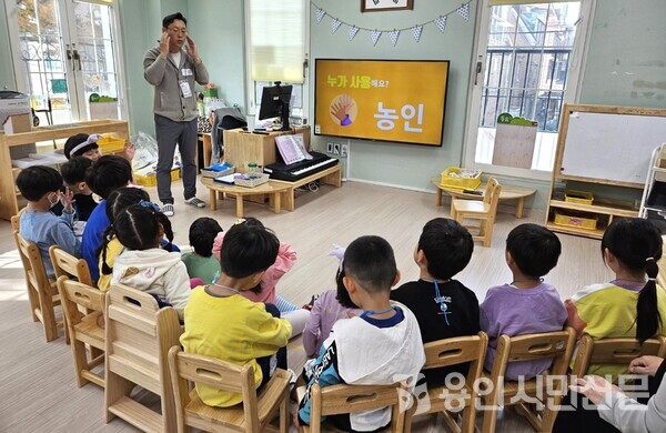 지난 8일 수지누리유치원이 학부모 교육 재능기부 프로그램을 진행했다.