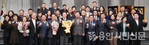 1월 16일 용인시주민자치연합회가 ‘제16‧17대 연합회장 이·취임식’을 개최했다.