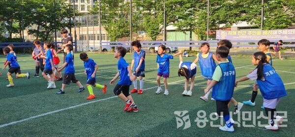 기흥구가 3월부터 생활체육 프로그램을 운영한다. 사진은 유소년 풋살 프로그램 운영 당시 모습.