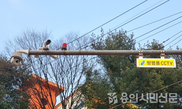 관내 학교 앞에 설치된 방범용 CCTV.