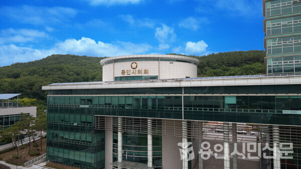 용인특례시의회 더불어민주당 일부 의원들이 후반기 의장 후보 선출 과정에서 투표용지를 촬영했다는 의혹이 제기됐다. 사진은 용인특례시의회 전경.